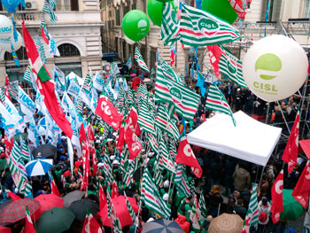 Bandiere Cgil Cisl Uil
