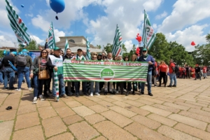 Più di 40.000 in piazza a Milano