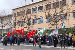 Sciopero con presidio alla Gilardoni Vittorio di Mandello